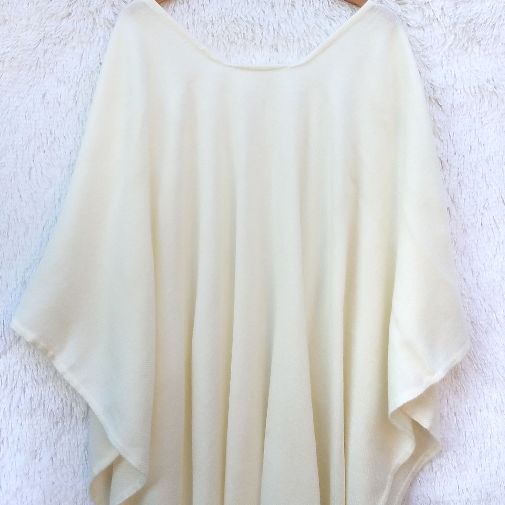 Women’s Poncho One Size Fits All - Picture 6 of 14